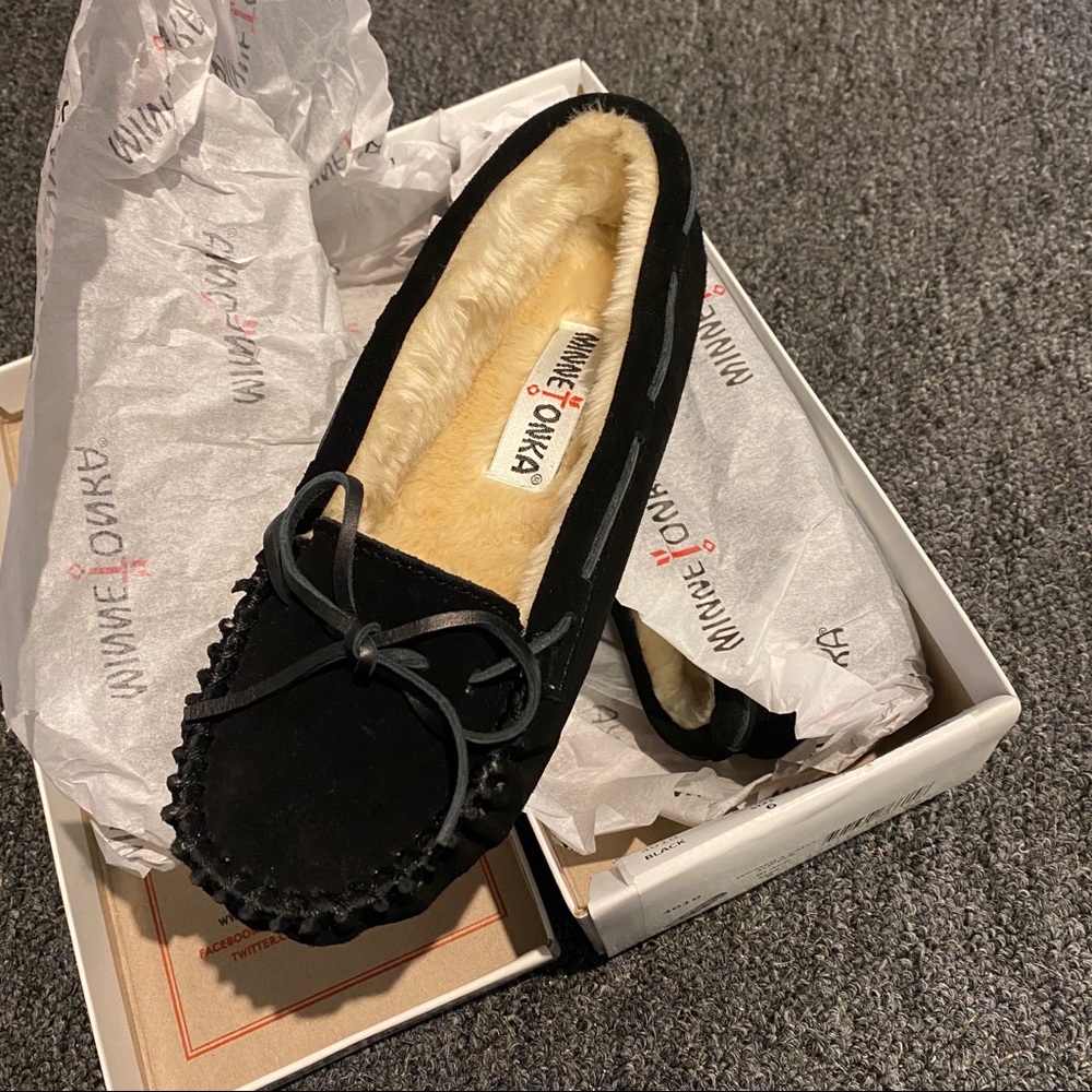 *NEW IN BOX* Black Minnetonka Moccasins